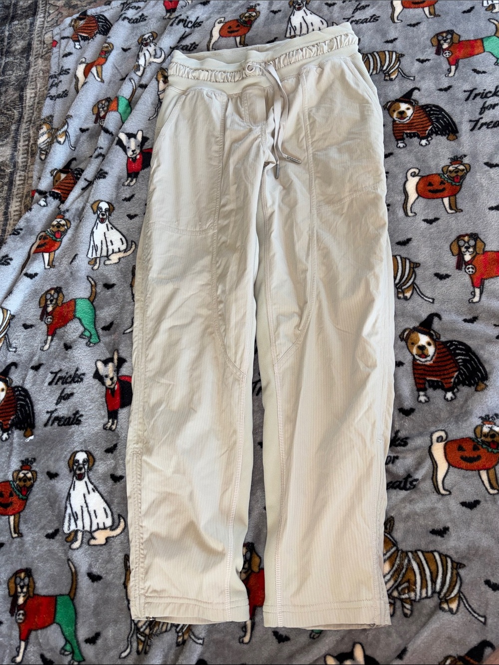 Lululemon Dance Studio Mid-Rise Cropped Pant
Mojave Tan